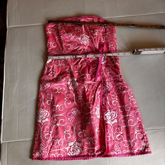Vintage Lilly Pulitzer Strapless Dress
Y2K Palm Beach Vibes
Pink & White Cotton - Picture 11 of 12